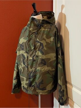 Log House Designs Inc Men’s Vintage Gore-Tex Camouflage Army Green Jacket